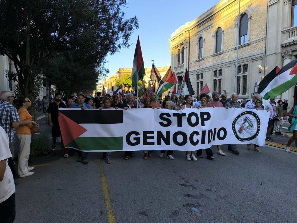Corteo a Messina stop genocidio 