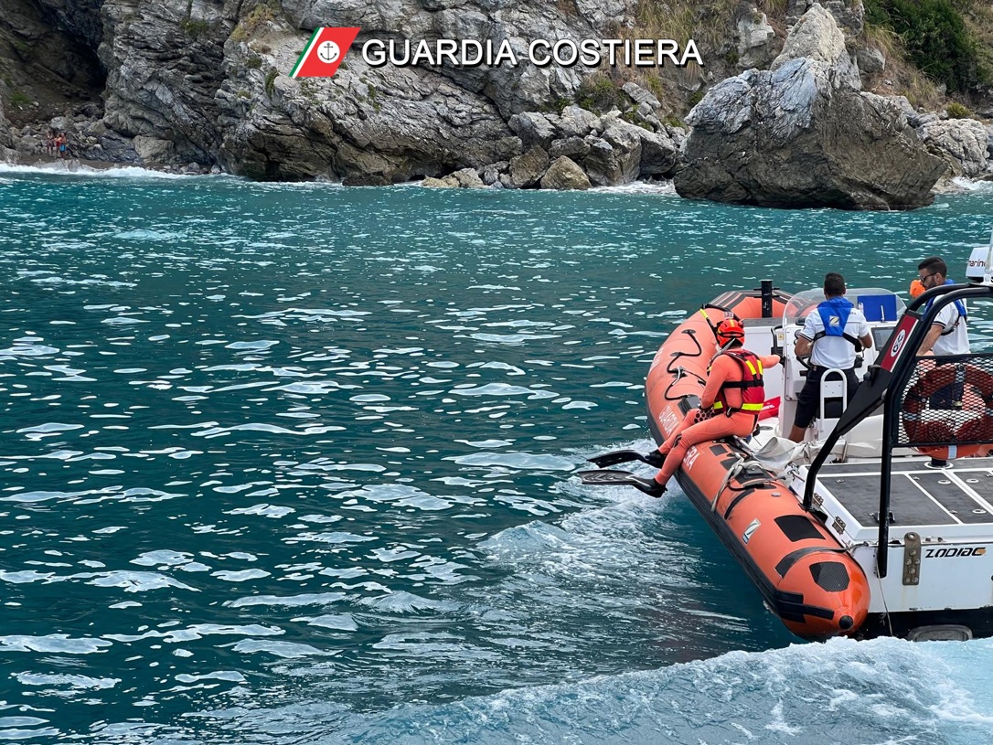 Mongiove. Sale la marea e non riescono a tornare a riva, salvati dalla ...