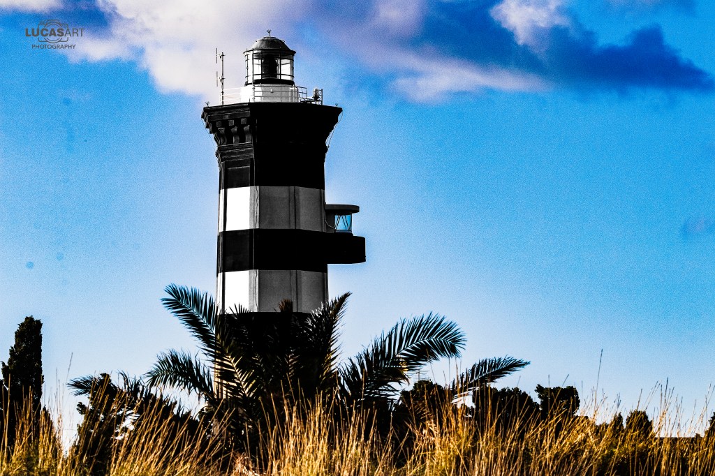 Il faro di Capo Peloro in una fotografia di Rosario Lucà