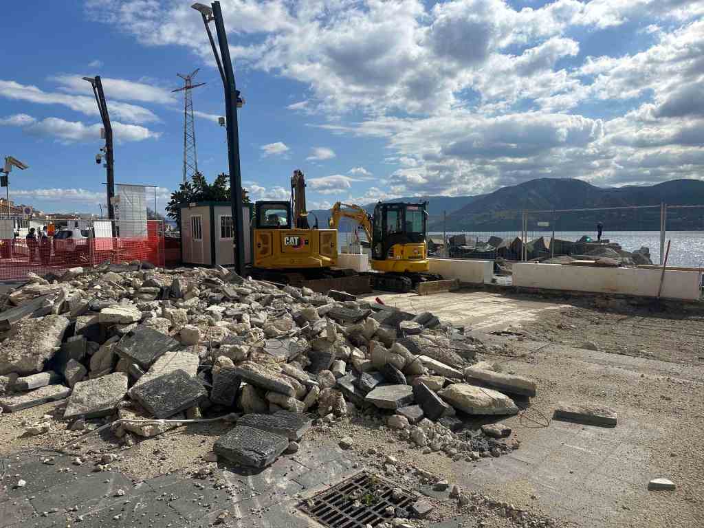 lavori fermi torre faro