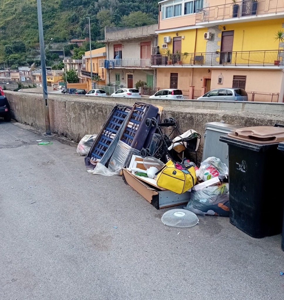 Suppellettili in strada