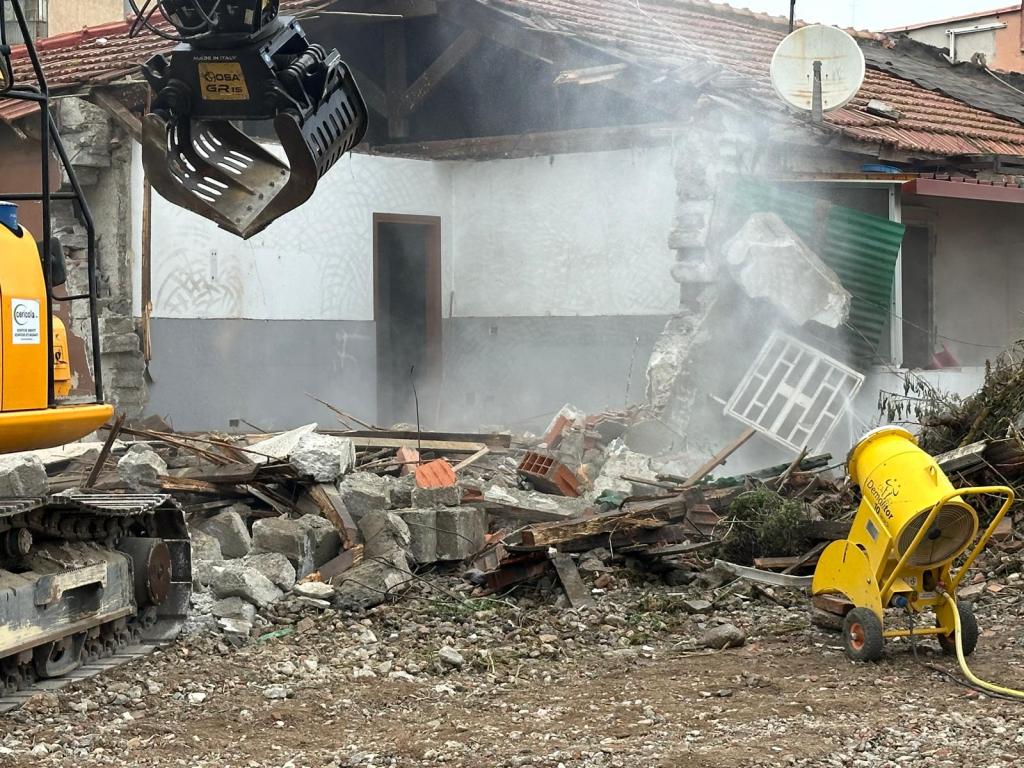demolizioni baracche via taormina