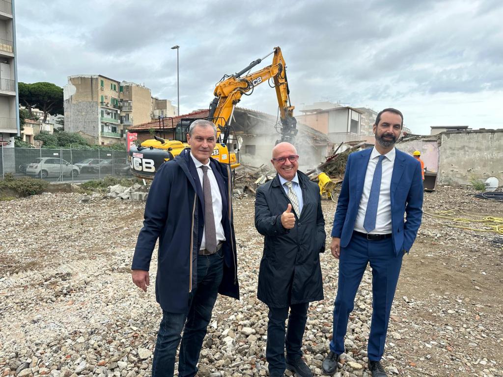 demolizioni baracche via taormina