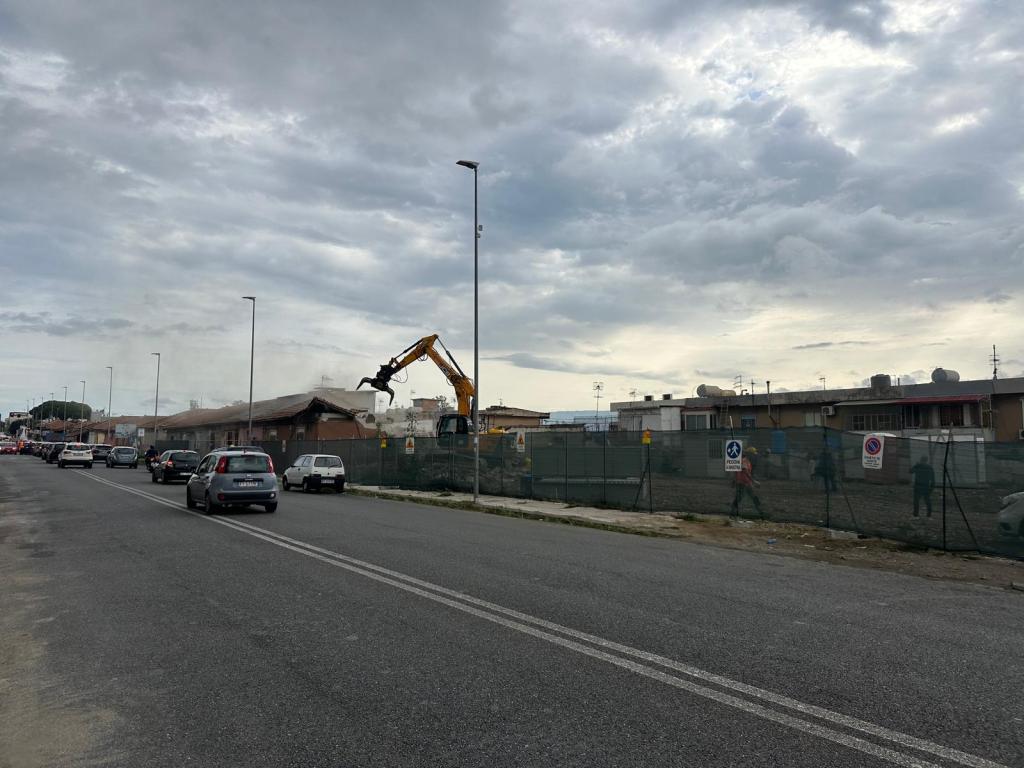 demolizioni baracche via taormina