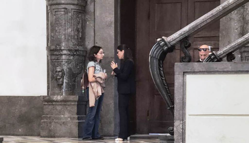 Sara Fogliani con l'avv. Peditto in una pausa del processo