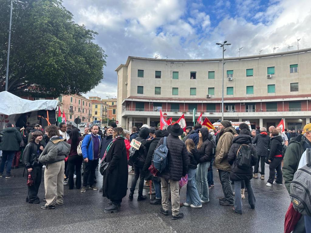 Corteo no ponte a Messina