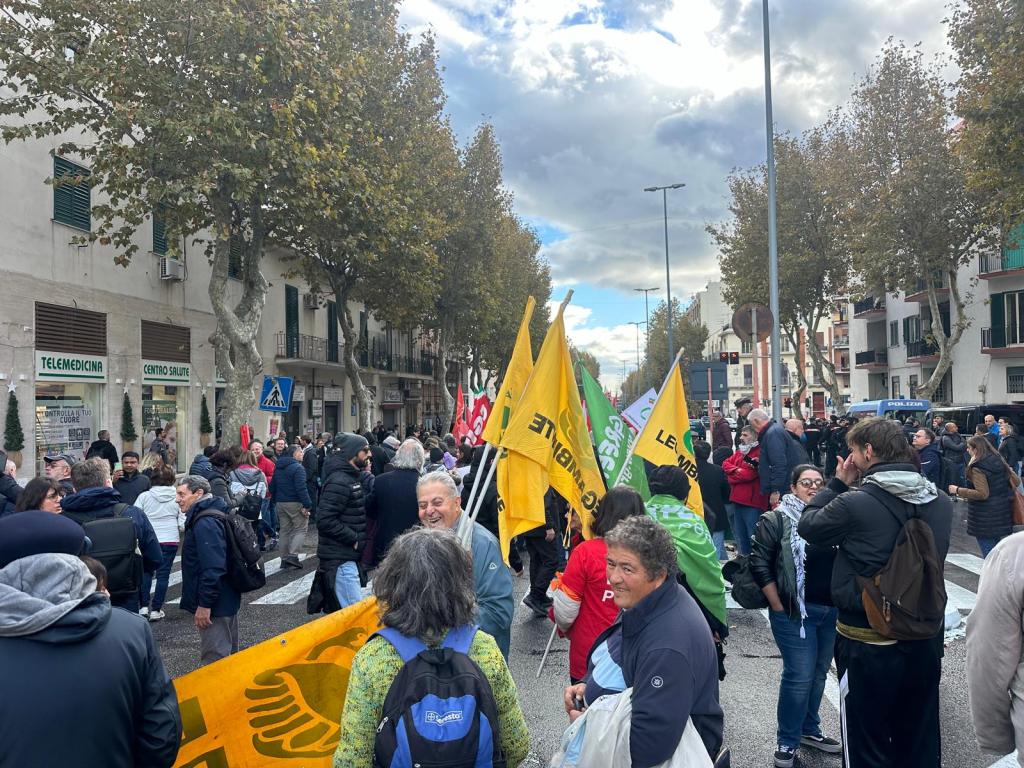 Corteo no ponte a Messina
