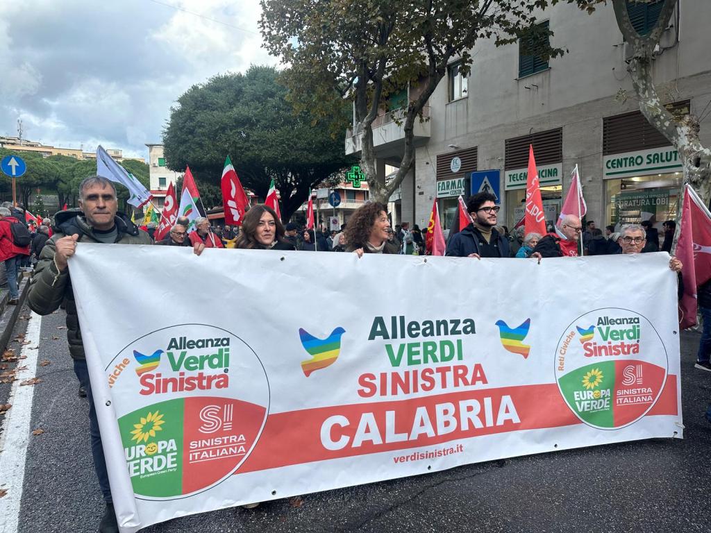 Corteo no ponte a Messina
