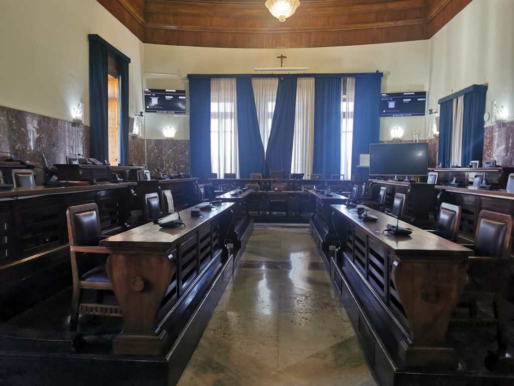 Consiglio comunale aula vuota