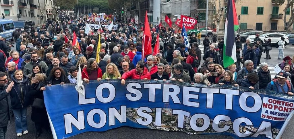 Corteo no ponte, foto Fb Cgil Messina