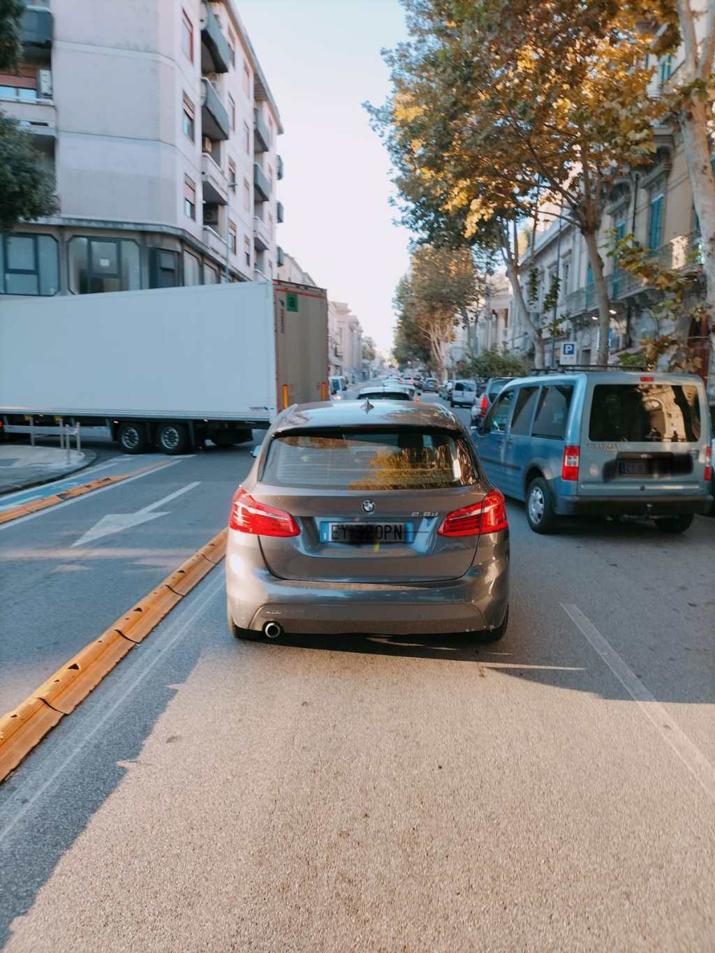 Doppia fila in Corso cavour