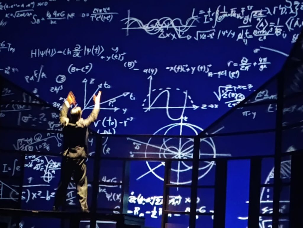 Un magistrale Peppino Mazzotta è Alan Turing in "Enigma"