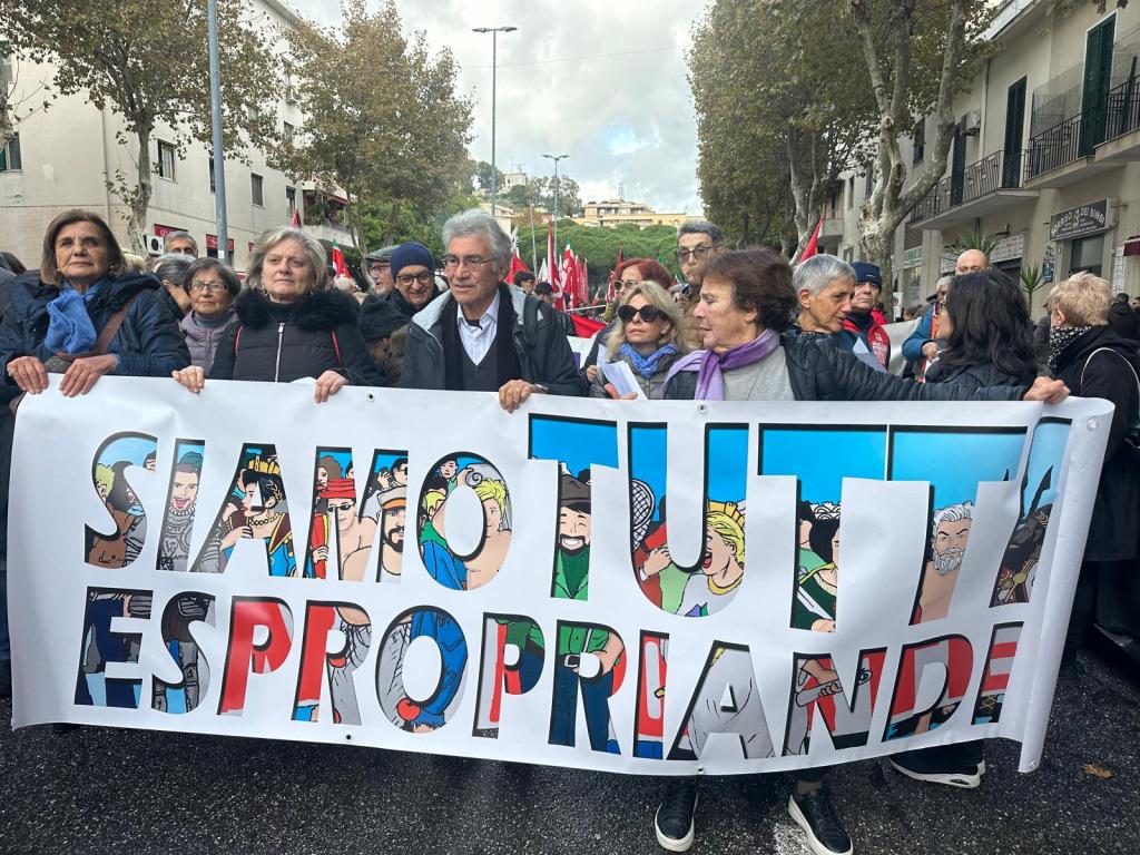 Corteo no ponte a Messina