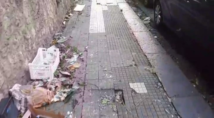 Sporcizia per strada