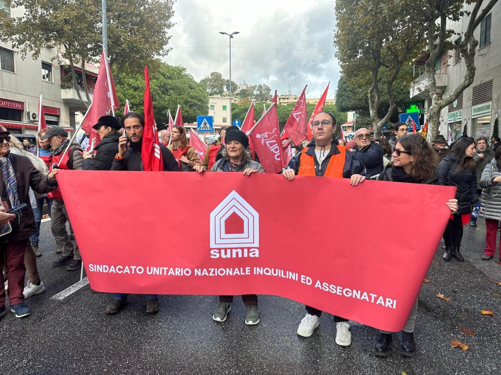 Corteo no ponte a Messina
