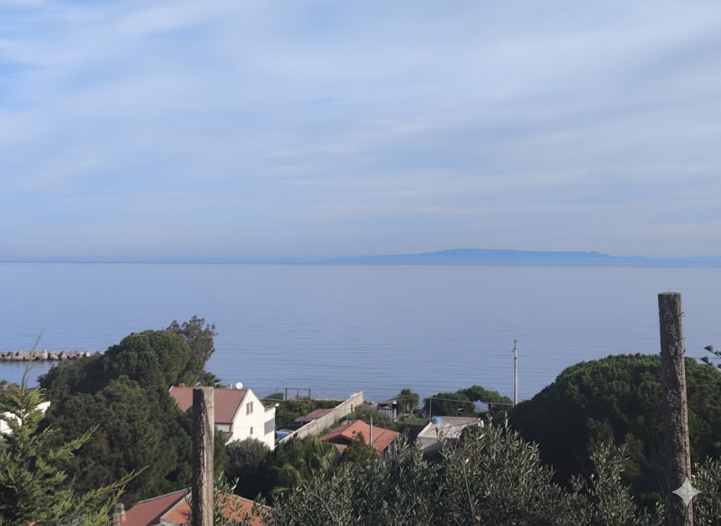 capo vaticano e ancora più a nord visti da messina nord acqualadrone