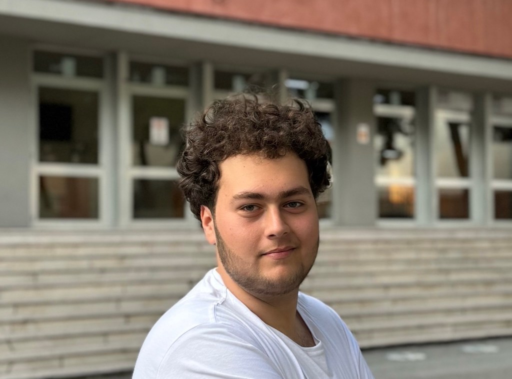 Docente a 19 anni, chi è domenico merlino di barcellona, di ruolo a 19 anni