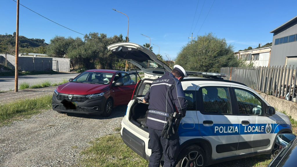 anziano si mette al volante e investe incidente a saponara