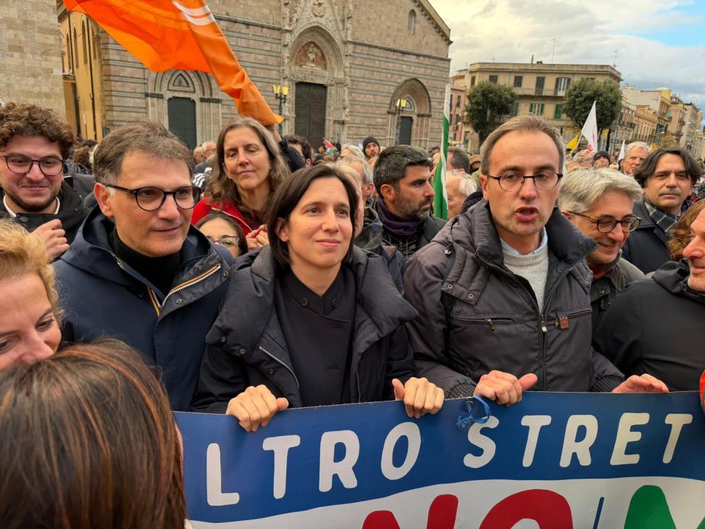 Elly Schlein al corteo no ponte