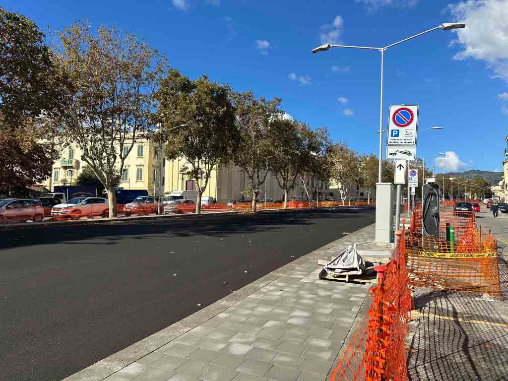 parcheggio giostra asfaltato 