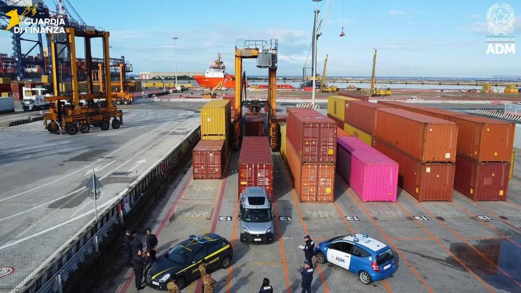 Porto di Gioia Tauro. Sequestrate 120 tonnellate di fuochi illegali nascosti in container dalla Cina