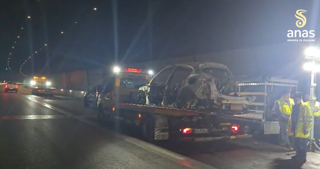 Assalto portavalori. Sull'A2,riaperta la corsia di sorpasso, ancora rallentamenti tra Scilla e Bagnara