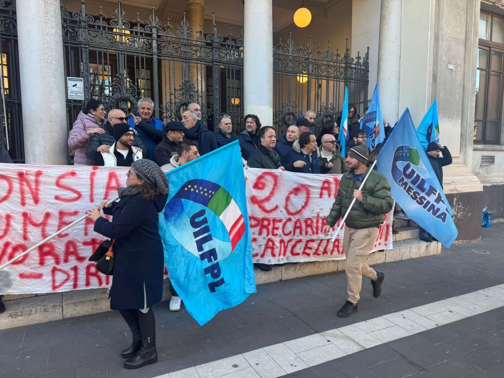 Uil, sit-in dei lavoratori dei servizi sociali della Città metropolitana