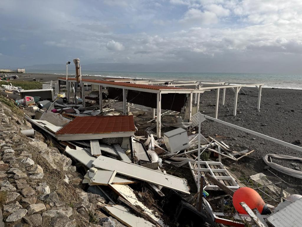 Ciclone Harry, il lido Zahir devastato dalla mareggiata