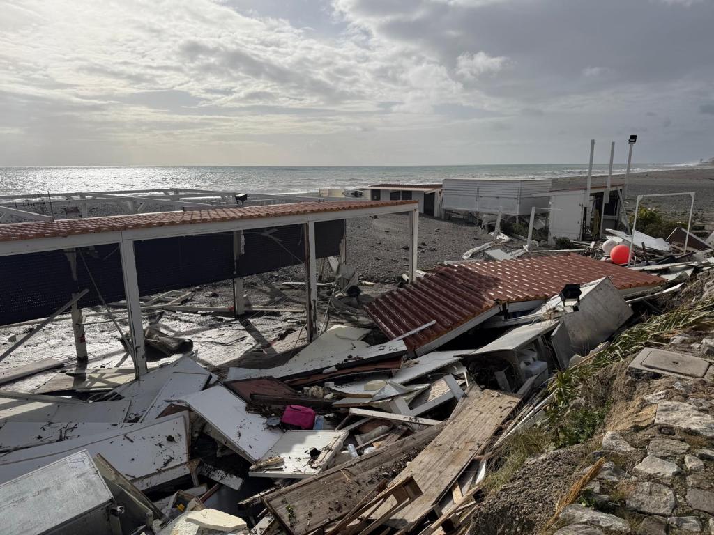 Ciclone Harry, il lido Zahir devastato dalla mareggiata