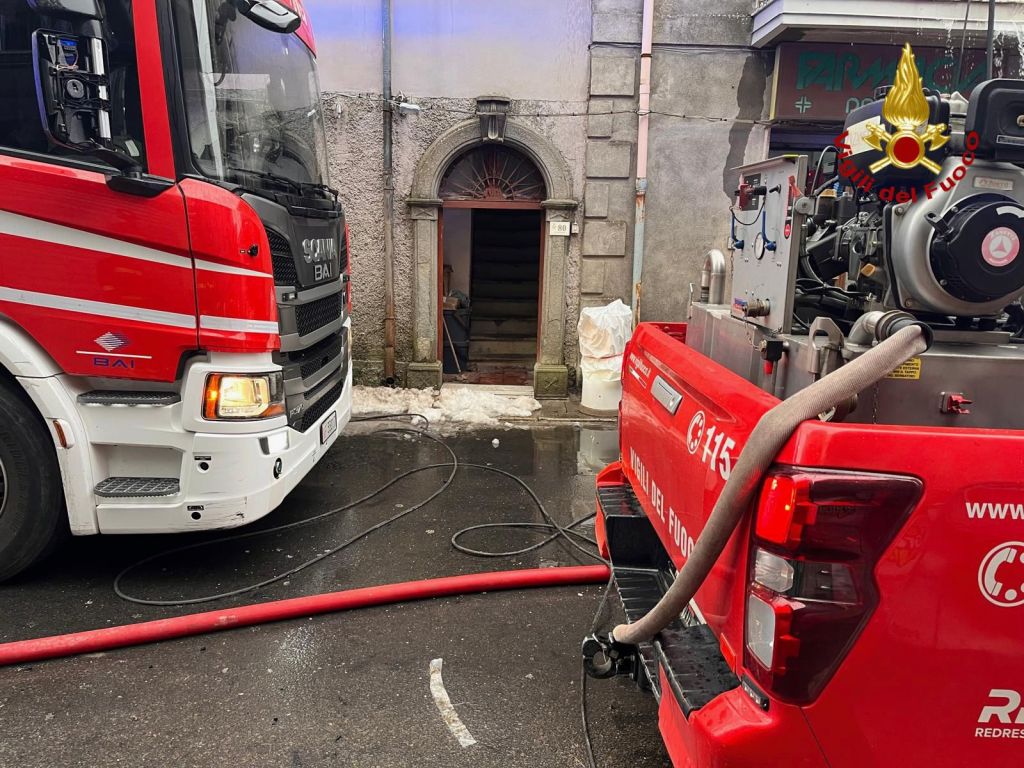 Intervento dei Vigili del fuoco di Messina oggi  per un incendio in una palazzina