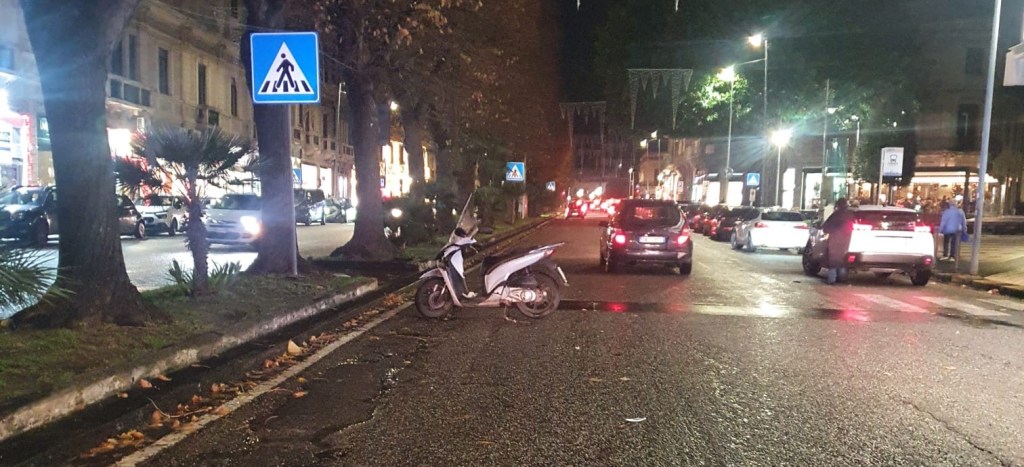 Pedone 76enne investito da una moto, è in codice rosso