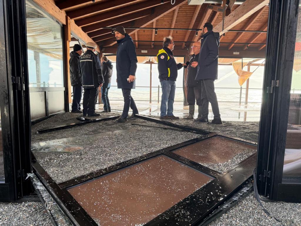 Lido La Vela distrutto