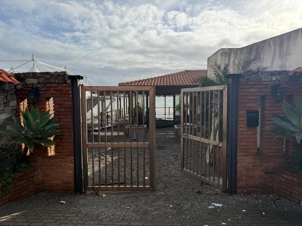 Lido La Vela distrutto