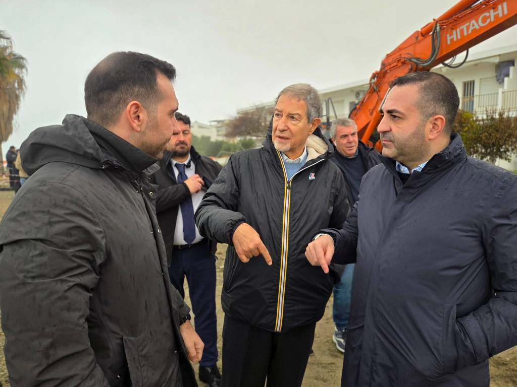 Calabria. Ciclone Harry, Musumeci nel Reggino: "ricostruire bene e puntare sulla prevenzione"