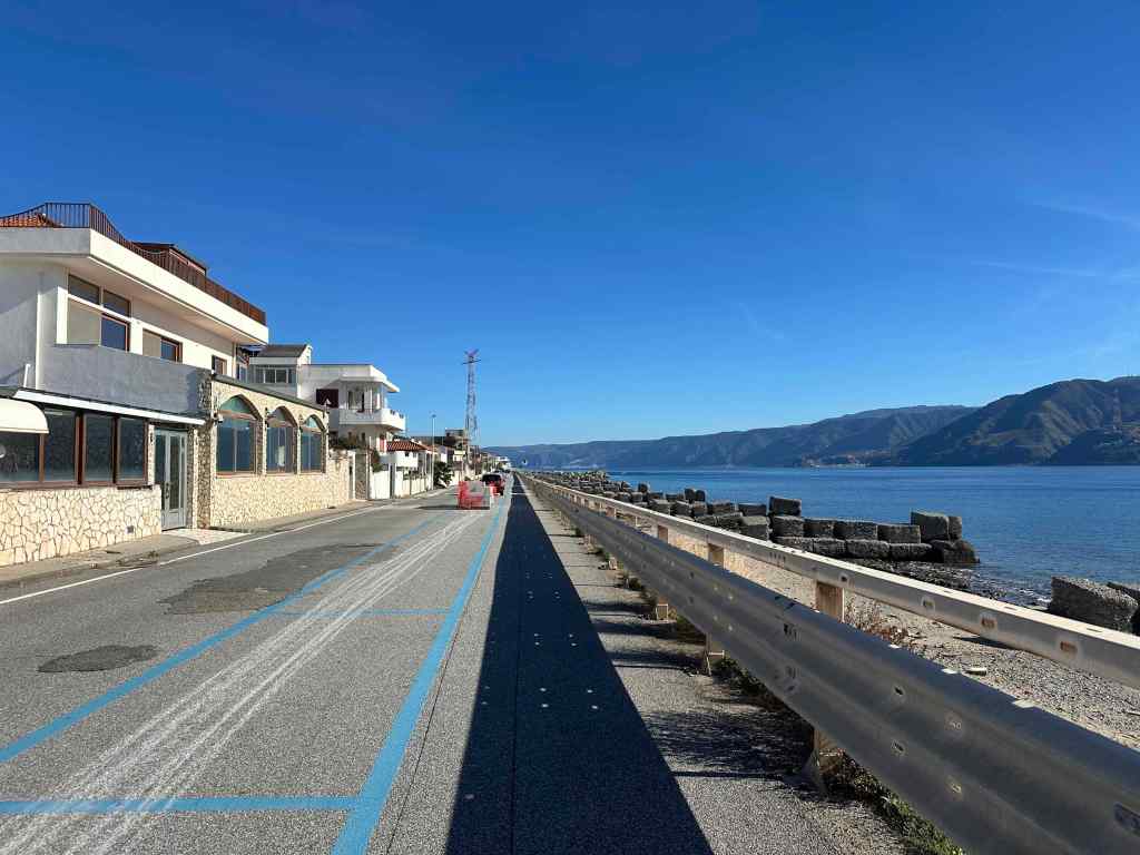 lavori pista ciclabile ganzirri faro 