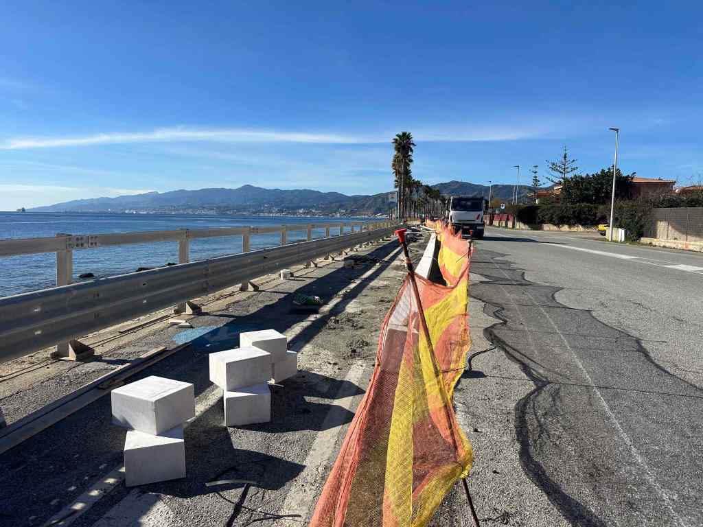 lavori pista ciclabile ganzirri faro 