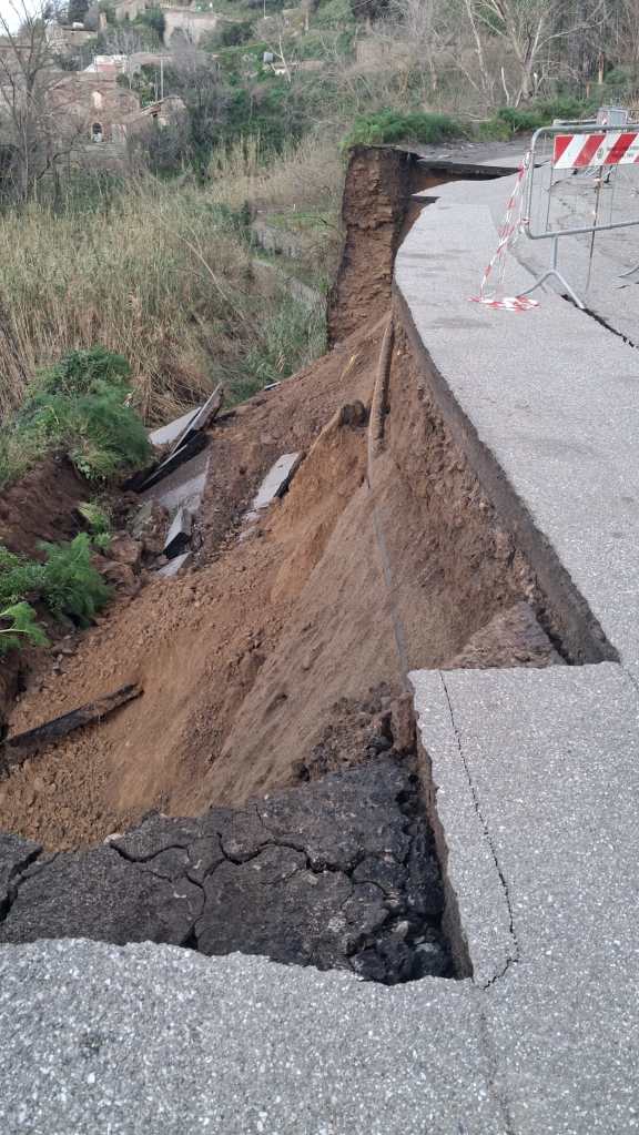 Crollo strada Masse