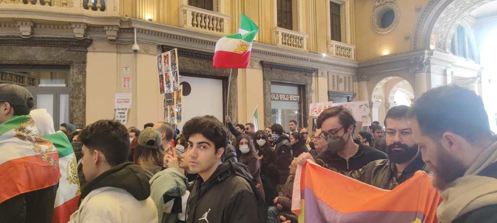 Sit-in a Messina per l'Iran
