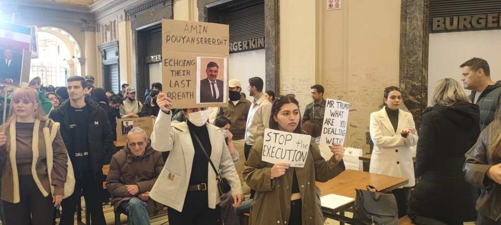 Sit-in a Messina per l'Iran