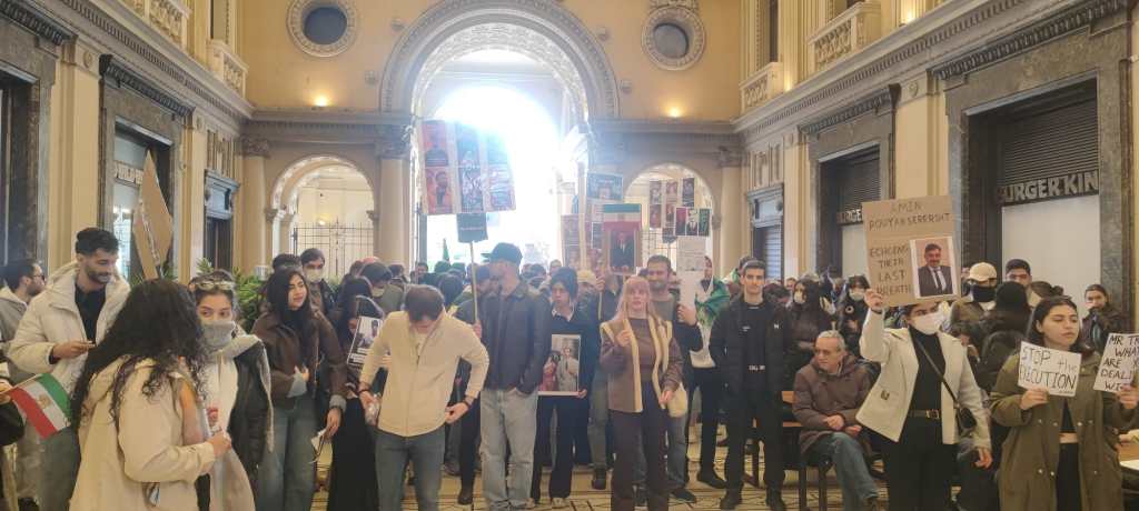 Sit-in a Messina per l'Iran