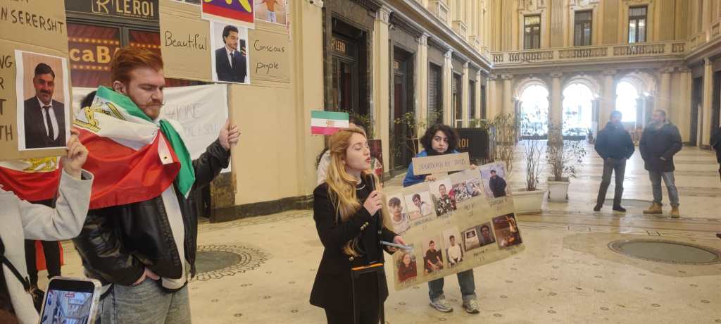 Sit-in a Messina per l'Iran