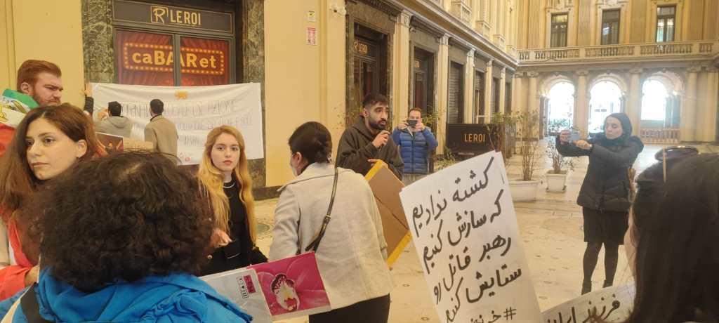 Sit-in a Messina per l'Iran