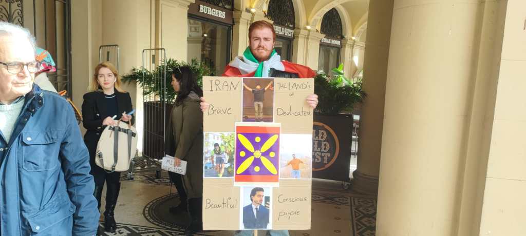 Sit-in a Messina per l'Iran