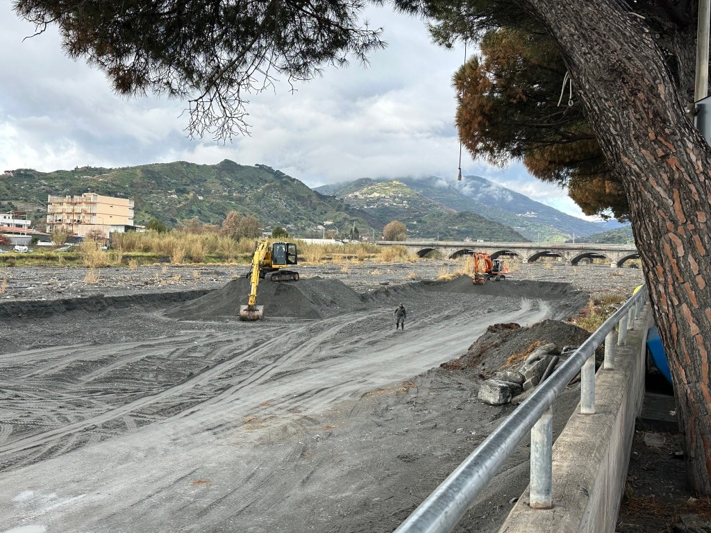 litorali e torrente dopo ciclone harry