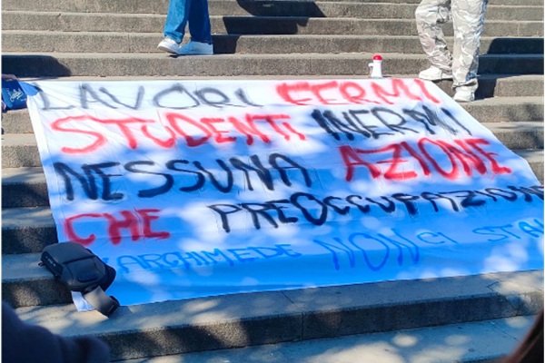 protesta studenti archimede