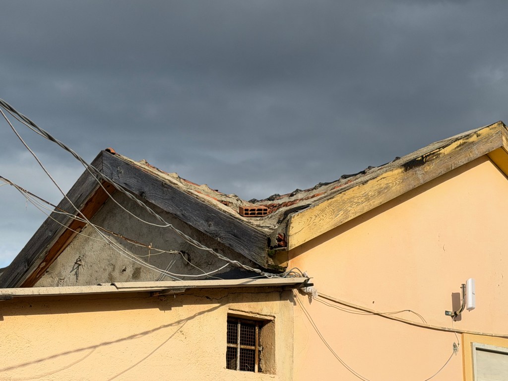 tetto crollato gazzi