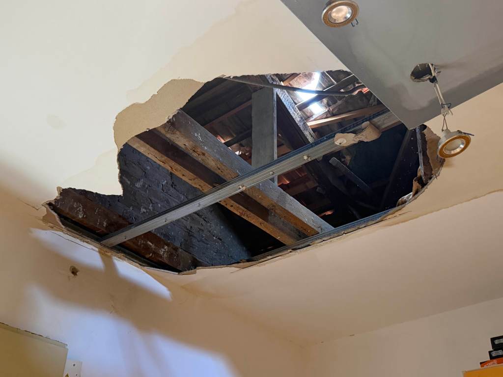 tetto crollato gazzi