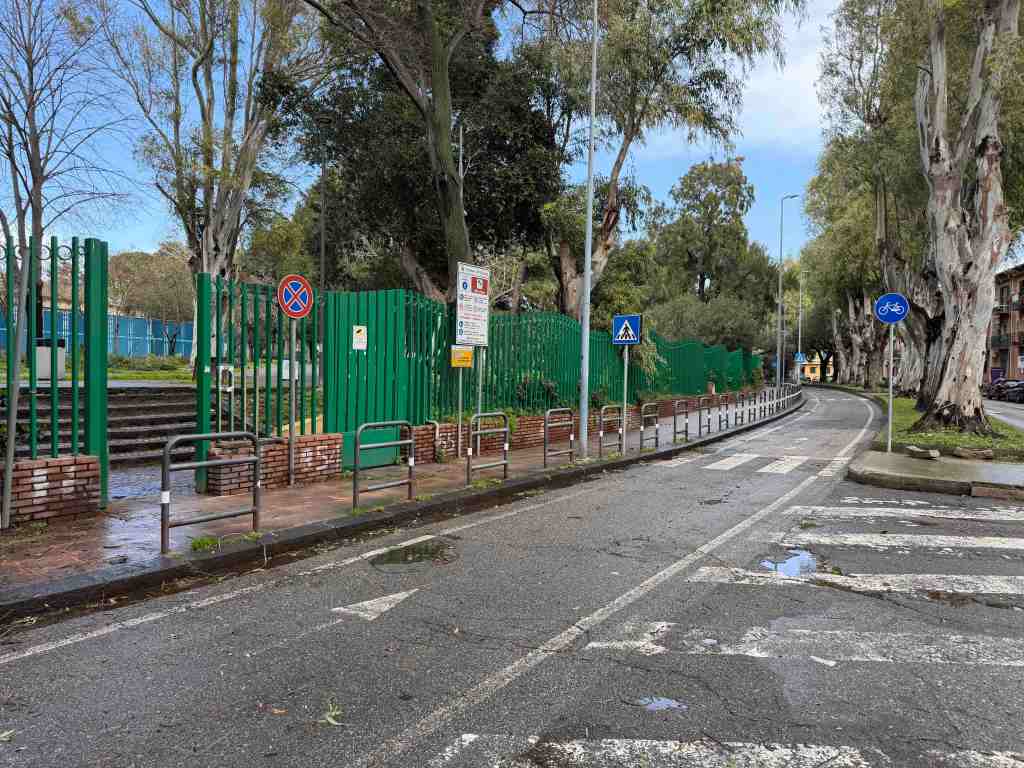 villa dante crolla albero 