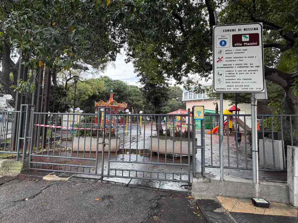 Villa Mazzini alberi crollati