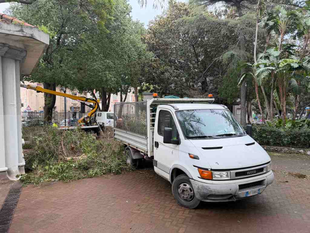 Villa Mazzini alberi crollati